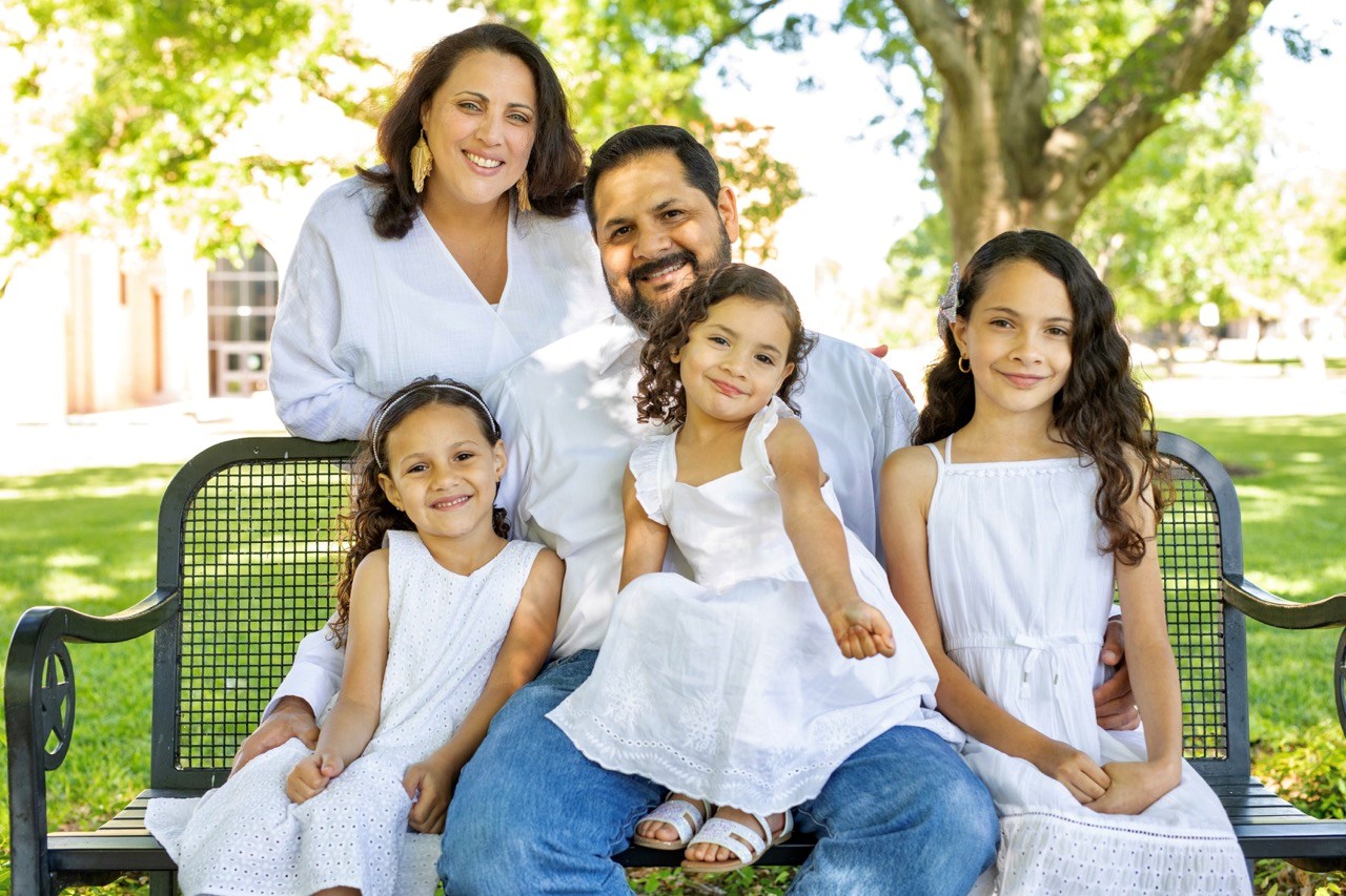 Dr. Ef Salcedo y Familia